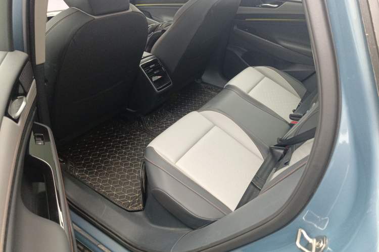 Used Volkswagen ID.7 VIZZION 2024 AIR model Left Rear Seat