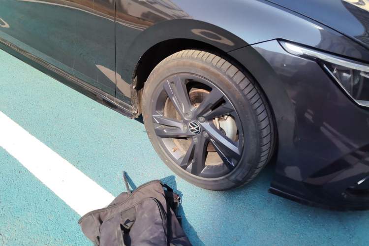 Used Volkswagen Golf 2021 280TSI DSG R-Line Right Front Wheel Hub