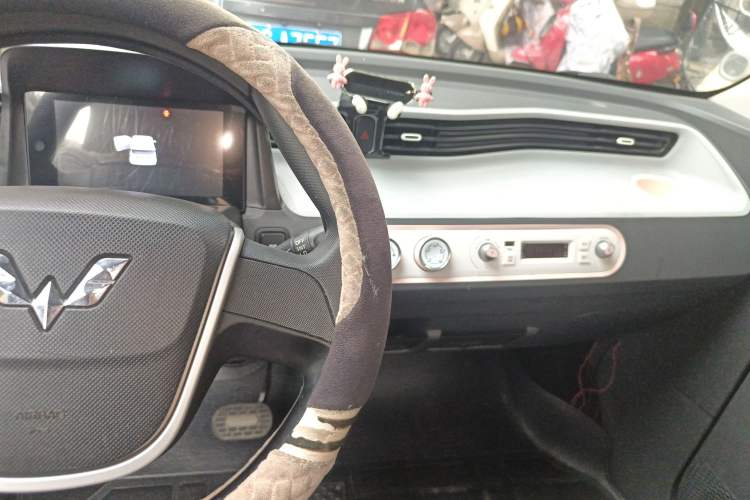 Used Wuling Hongguang MINIEV 2021 Macaron Premium Model – Lithium-NMC
