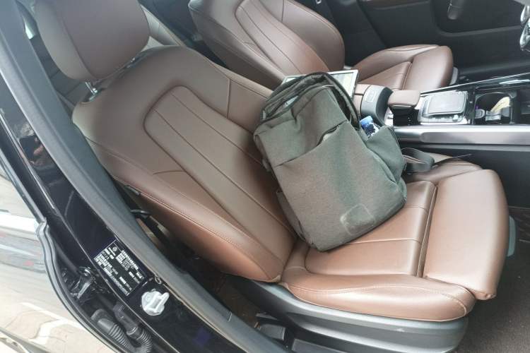 Used Mercedes-Benz GLB 2023 GLB 220 Fashion Model Right Front Seat