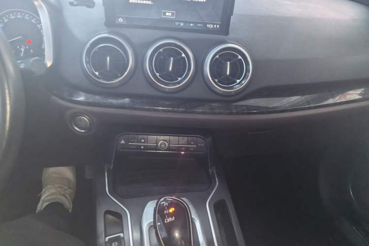 Used Wey VV5 2019 1.5T Two-Wheel Drive Color Pioneer
