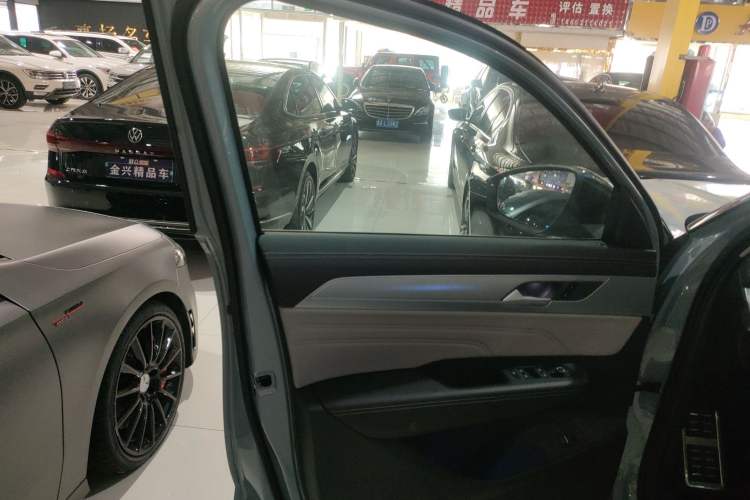 Used Volkswagen Tavendor 2023 380TSI Four-Wheel Drive R-Line Cruise Edition