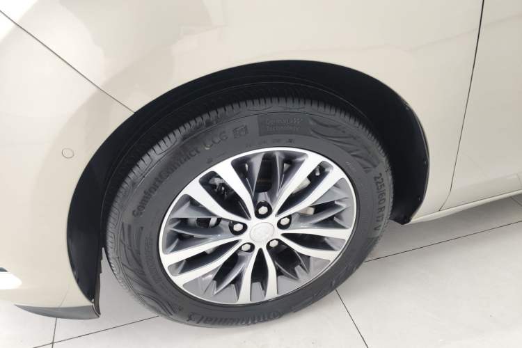 Used Buick GL8 2022 ES Landtrek 653T Luxury Edition