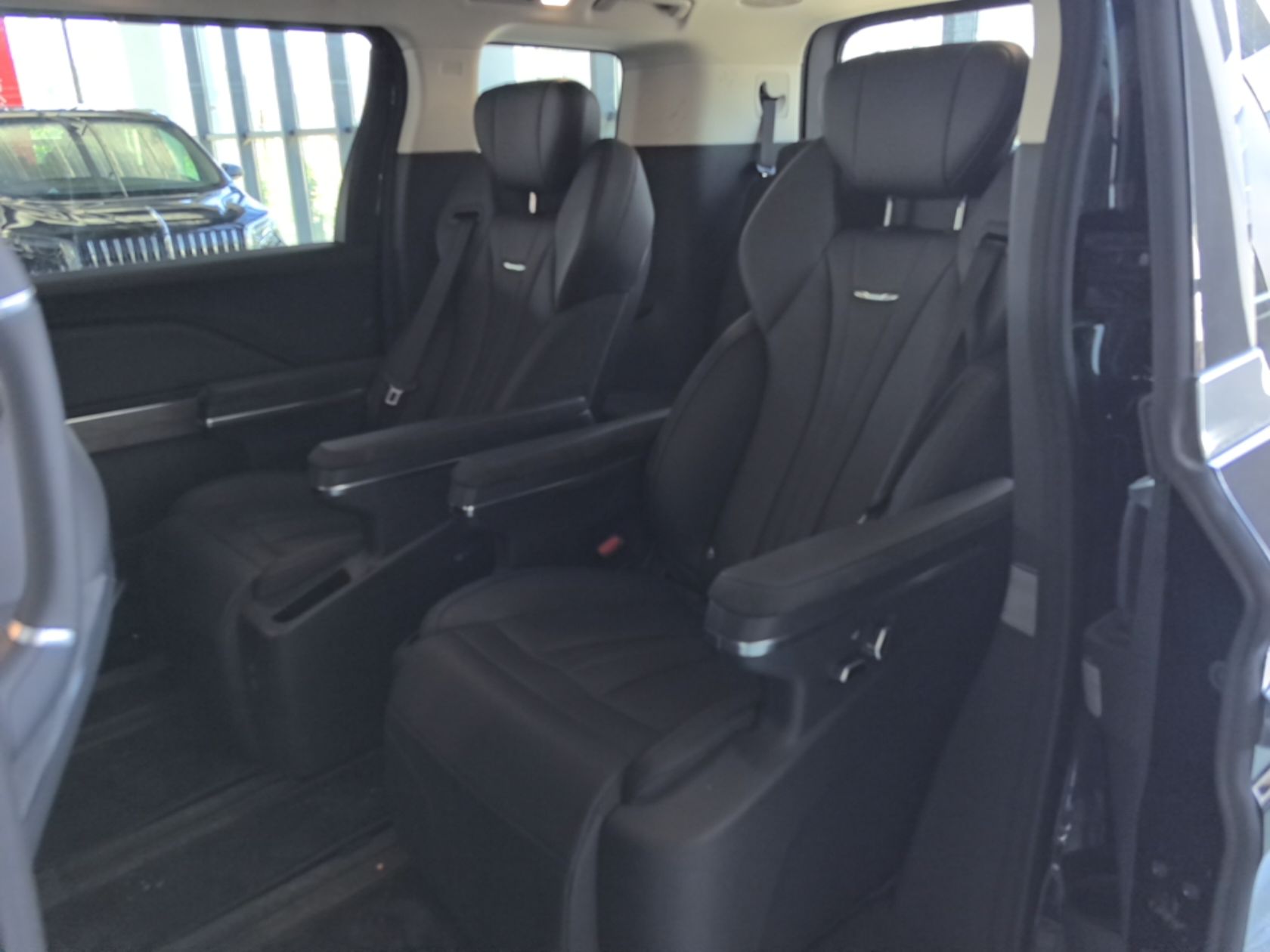 Hongqi HQ9 PHEV 2024 2.0T Four-Wheel Drive Business Edition — снимка 20