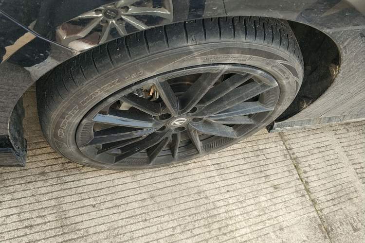 Used CHANGAN UNI-V 2023 1.5T Sport Edition Left Front Wheel Hub