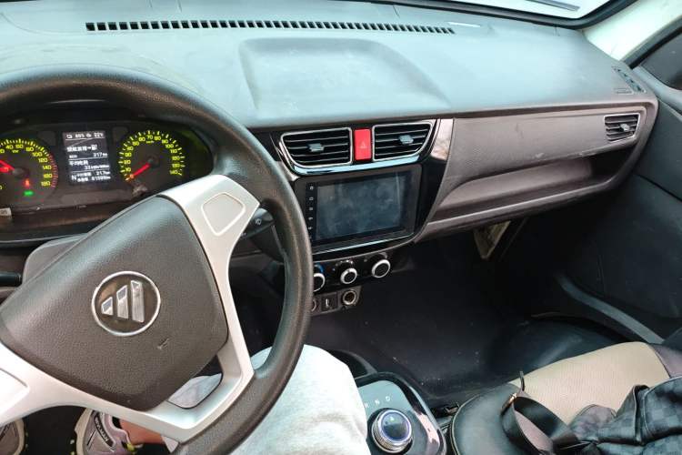 Used Foton Xiangling M New Energy 2023 M2 Long-Wheelbase Flat Cargo Bed Center Console