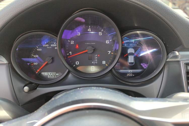 Used Porsche Macan 2017 Macan 2.0T Odometer Close Up