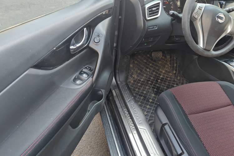 Used Nissan Qashqai 2016 2.0L CVT Elite Edition Driver Seat