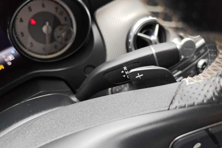 Used Mercedes-Benz GLA 2016 GLA 220 4MATIC Fashion Edition Gear Lever