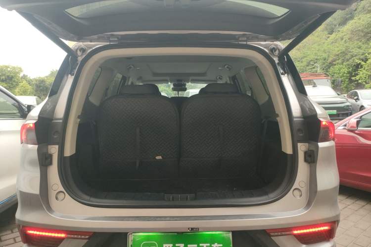 Used Livan 9 2023 470 km Leading Edition
