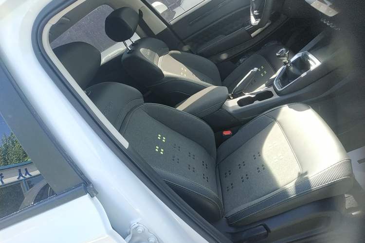 Used Baojun RM-5 2019 1.5T Manual Elite Version with 24-Hour Online Service 6 Seats