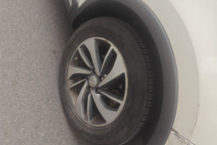 Used Baojun 560 2017 Rhythmic Edition 1.5T Manual Premium Model Right Front Wheel Hub