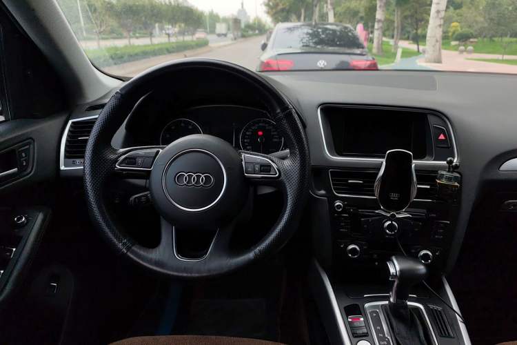 Used Audi Q5 2018 Collector's Edition 40 TFSI Technology Model

