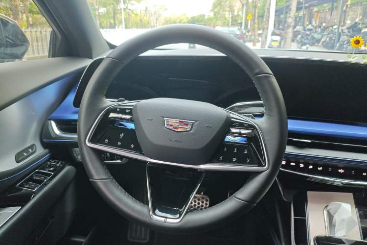 Used Cadillac GT4 2023 25T Luxury Model Steering Wheel