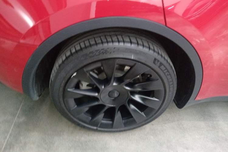 Used Tesla Model Y 2023 Long-Range All-Wheel-Drive Version
