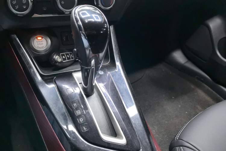 Used Nissan Lannia 2016 1.6L CVT Smart Cool Edition Gear Lever