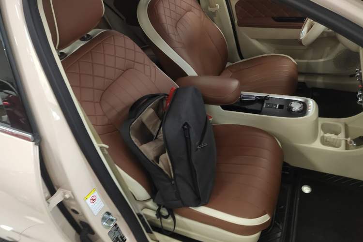 Used ORA Good Cat 2022 Morandi Edition 400km Standard Range Luxury Version Lithium Iron Phosphate