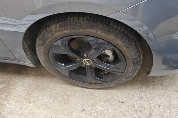 Used Roewe i6 MAX 2020 300TGI Automatic "Swell Cool Smart Drive" Edition Right Front Wheel Hub