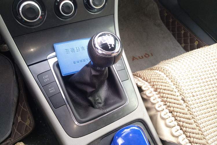 Used Volkswagen Magotan 2007 1.8 TSI Manual Tech Model Gear Lever