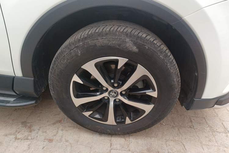 Used Toyota RAV4 2016 2.0L CVT Two-Wheel Drive Fashion Edition China V Standard