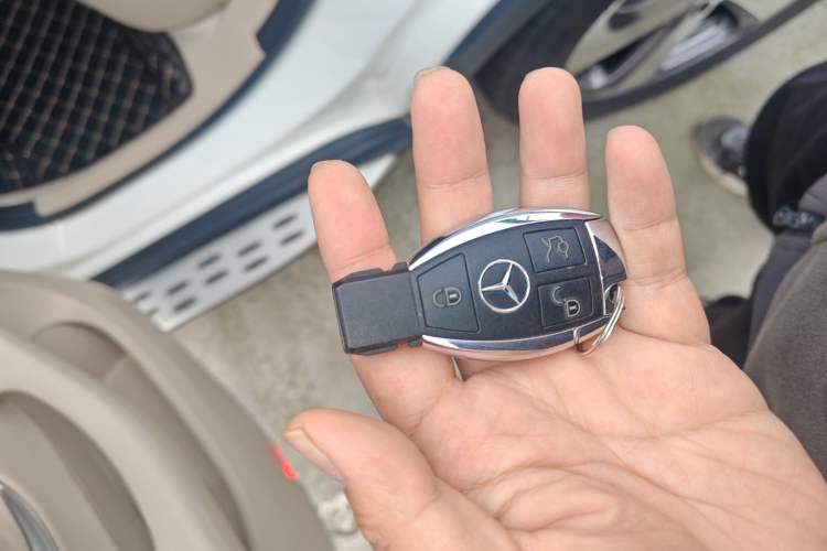 Used Mercedes-Benz GLC 2016 GLC 300 4MATIC Dynamic Model Interior 1