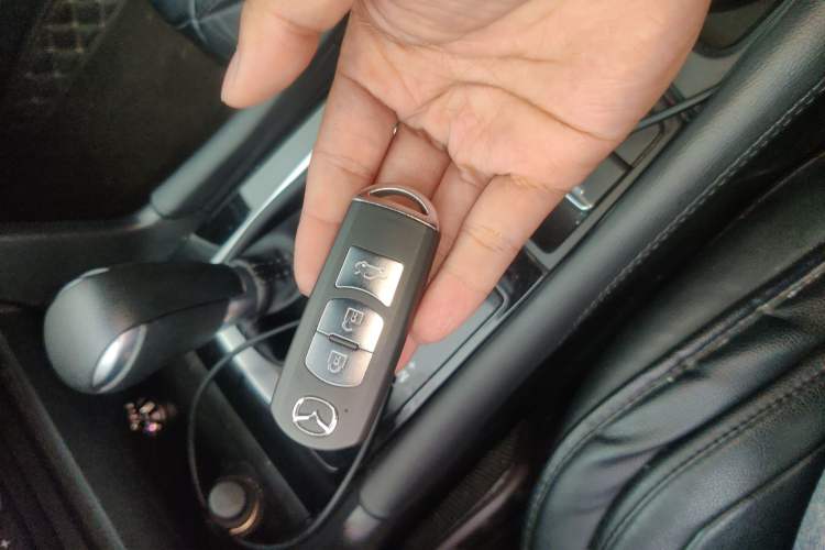 Used Mazda 3 Axela 2019 Cloud-Controlled Sedan 1.5L Automatic Luxury Model China VI Standard Vehicle Key