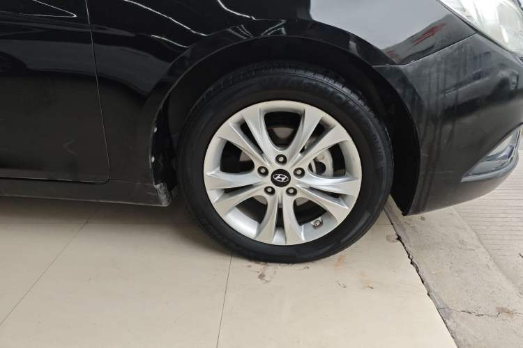 Used Hyundai Sonata 2011 2.0L Automatic Leading Edition Right Front Wheel Hub