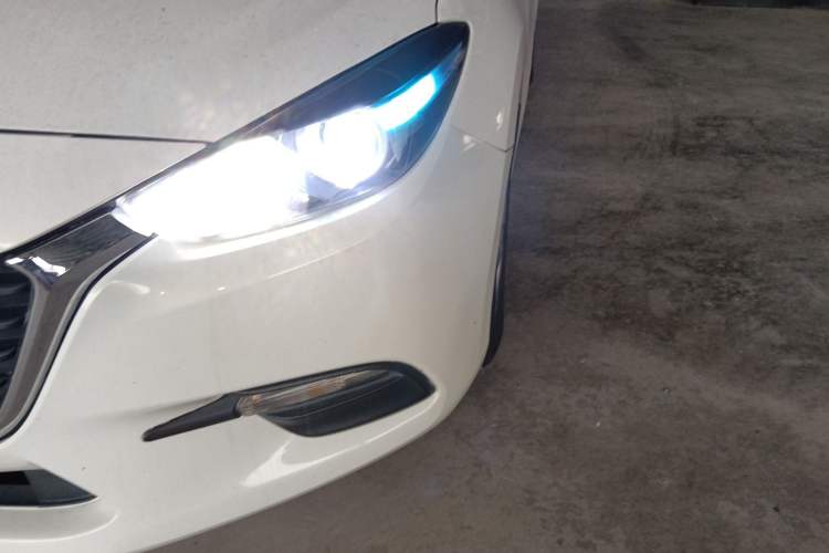 Used Mazda 3 Axela 2017 Sedan 1.5L Automatic Comfort Model Emission Standard China V Left Front Headlight