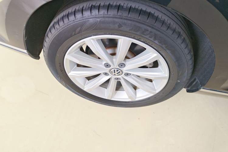 Used Volkswagen Magotan 2018 330TSI DSG Advanced Model Right Rear Wheel Hub