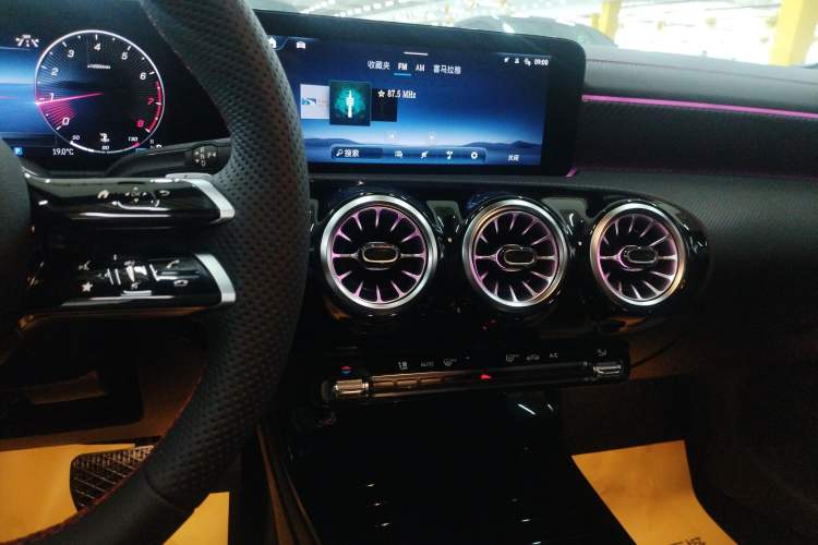 Used Mercedes-Benz A-Class 2025 A 200 L Fashion Model Audio And AC Panel