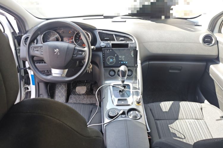 Used Peugeot 3008 2016 1.6THP Automatic Classic Edition Center Console