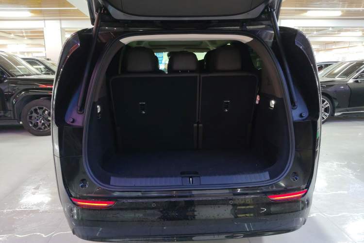 Used Li Auto MEGA 2024 Ultra Model