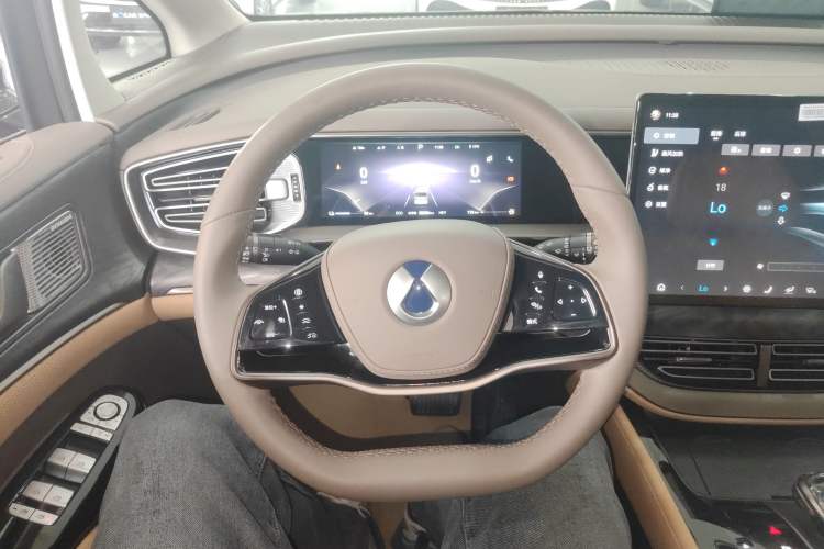 Used Denza D9 2022 DM-i 1040 Prestige Model