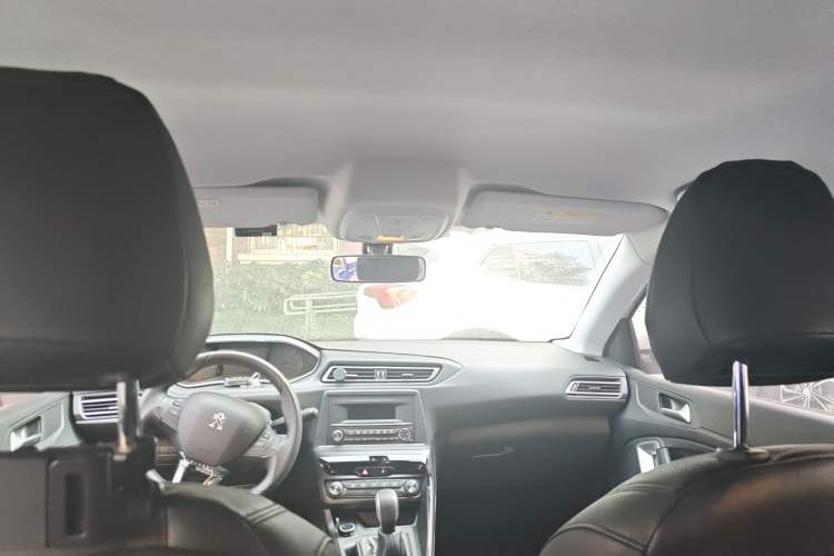 Used Peugeot 308 2018 1.6L Manual Fashion Edition Headliner