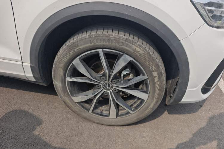 Used Volkswagen T-ROC 2025 Facelift Model 2 300TSI DSG Two-Wheel Drive Chenguang Edition Right Front Wheel Hub