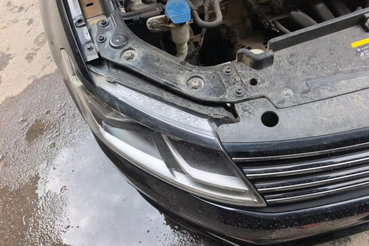 Used Volkswagen Lavida 2017 1.6L Automatic Comfort Edition Right Front Headlight