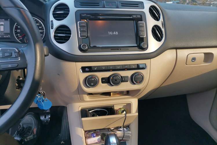 Used Volkswagen Tiguan 2013 1.8TSI Automatic Two-Wheel Drive Luxury Model Audio And AC Panel