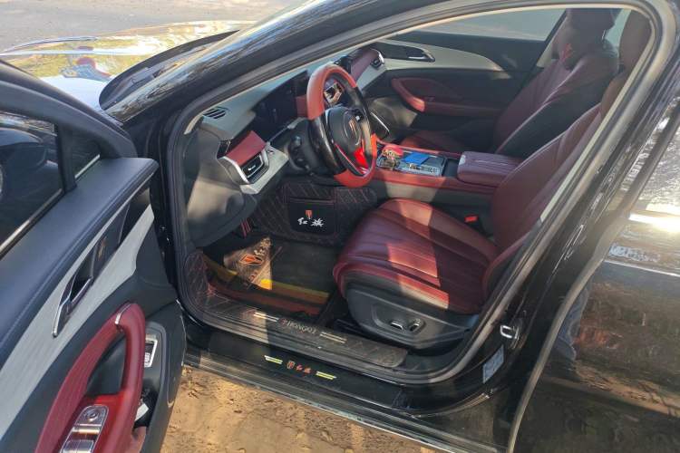 Used Hongqi H5 2025 2.0T Automatic Flag Edition – 500 000 Units Commemorative Version
