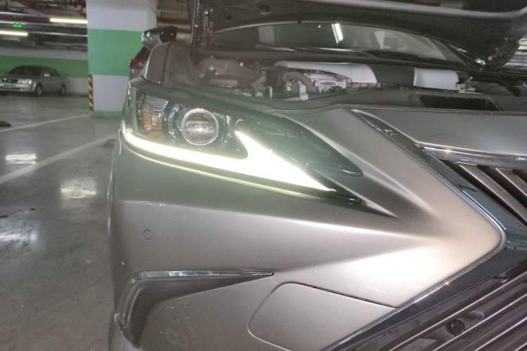 Used Lexus ES 2018 200 Excellence Edition China V Standard
