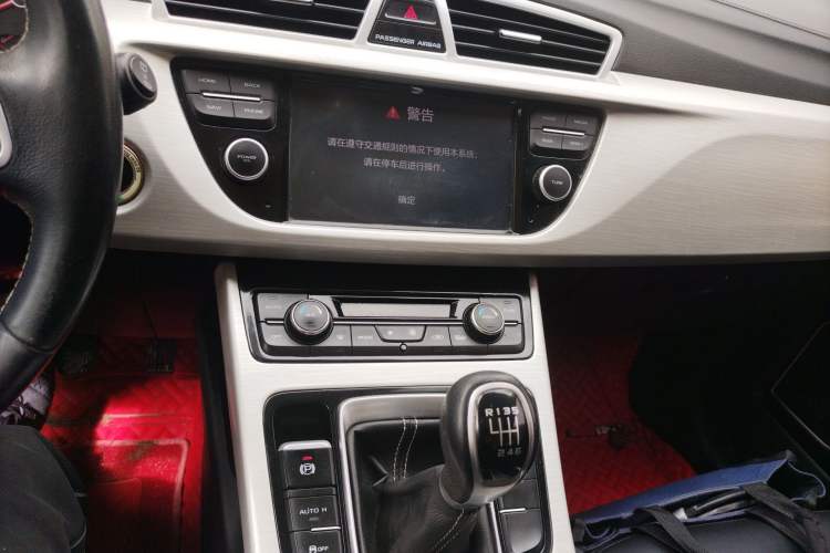 Used Geely Auto Emgrand X7 Sport 2020 1.8TD Manual Two-Wheel Drive Zhiya Model Audio And AC Panel