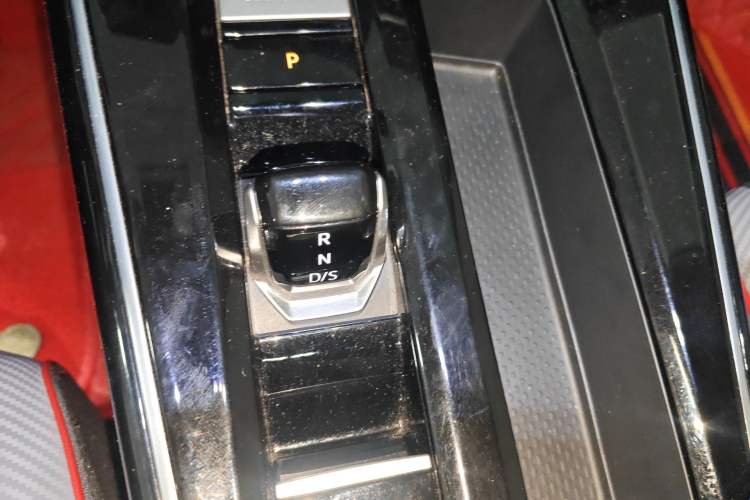 Used Volkswagen Lamando 2023 Lavida L 280TSI DSG Cool & Spicy Edition Gear Lever