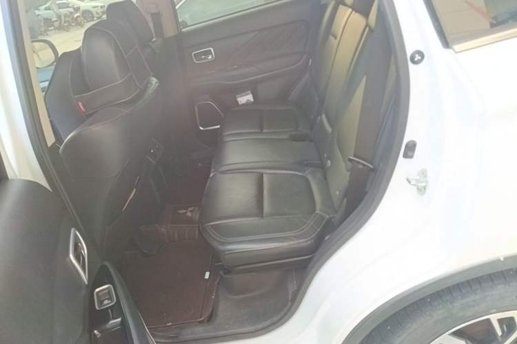 Used Mitsubishi Outlander 2019 2.4L 4x4 Zhi Xiang Edition 7 Seats China VI Standard

