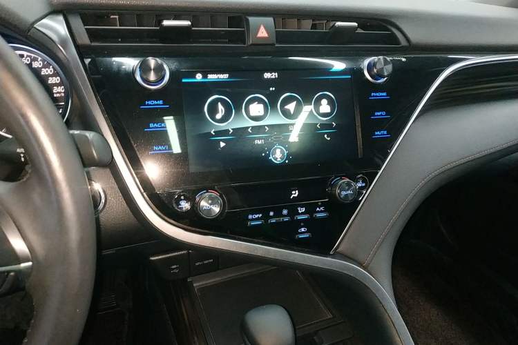 Used Toyota Camry 2021 2.0G Luxury Edition