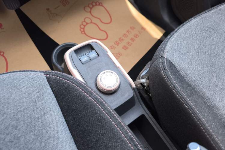 Used Chery QQ Ice Cream 2022 170km Sundae Phosphate Lithium-Ion
