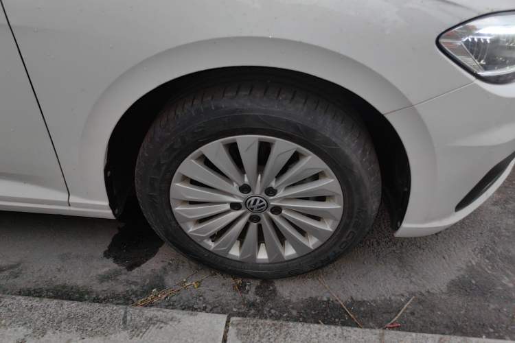 Used Volkswagen Lavida 2019 280TSI DSG Comfort Edition China VI standard Right Front Wheel Hub