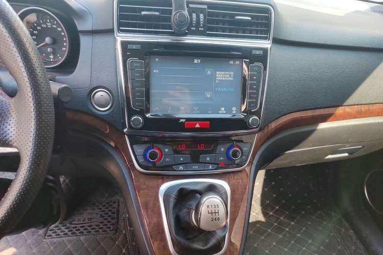 Used Haval H6 2015 Revised Version Sport Edition 1.5T Manual Transmission Two-Wheel Drive Elite Grade
