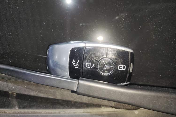 Used Mercedes-Benz E-Class 2016 E 300 L Sporty and Stylish Model