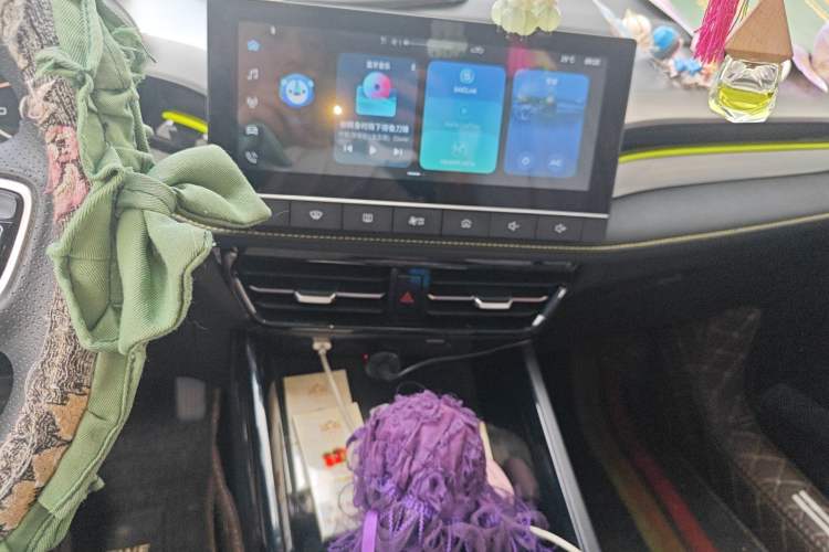 Used Roewe i5 2021 1.5L CVT Platinum Edition Audio And AC Panel