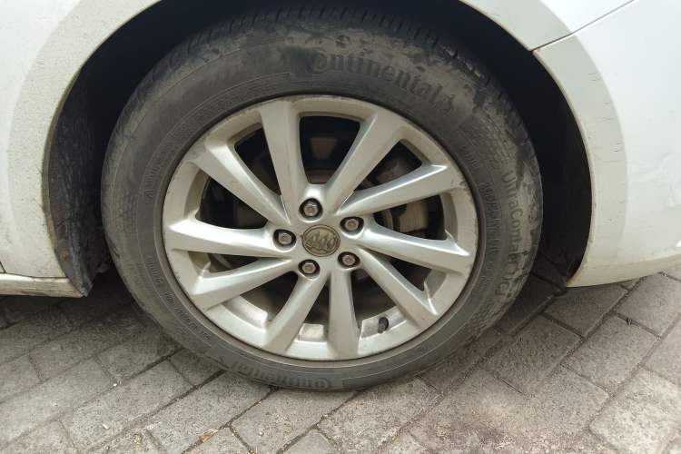 Used Buick Verano 2015 Sedan 15S Manual Entry-Level Model Right Front Wheel Hub