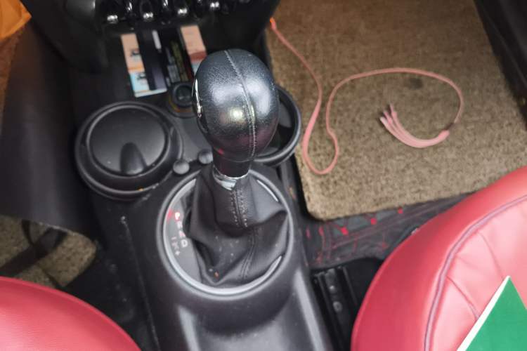 Used MINI 2011 1.6L ONE
